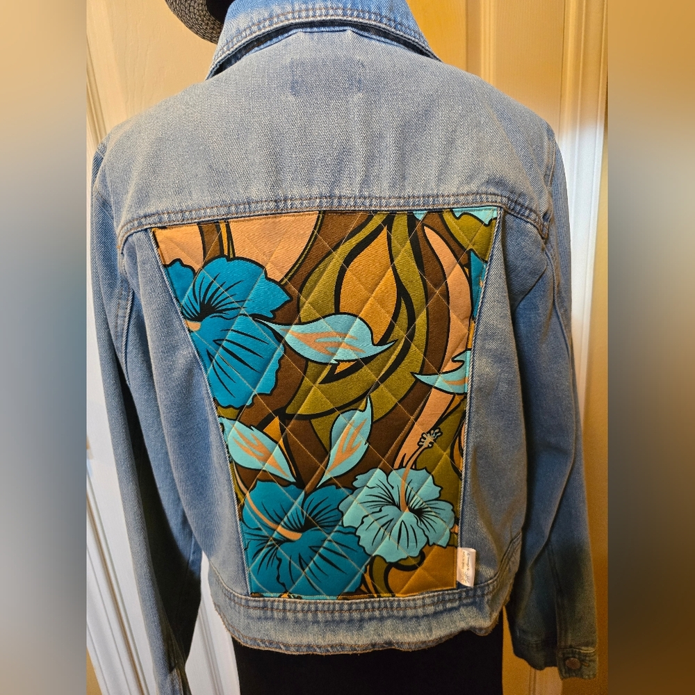 💙🩵🤎Upcycled Retro Hibiscus Quilt Jeans  Jacket // Made w/♡